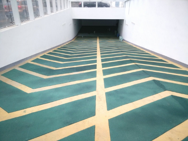 施工中環(huán)氧樹(shù)脂地坪涂裝存在的問(wèn)題，新天地漆業(yè)幫你解答